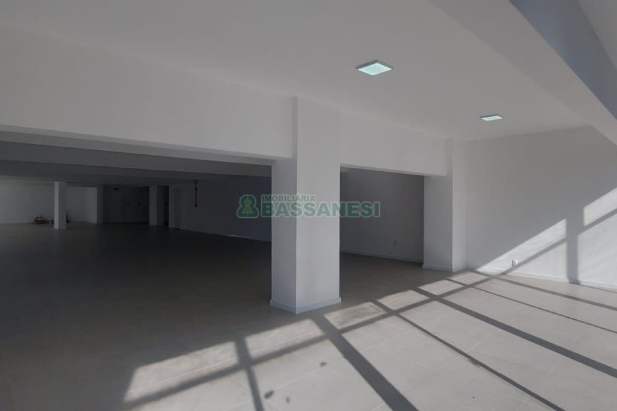 Sala com 450m², no bairro Centro em Caxias do Sul para Alugar