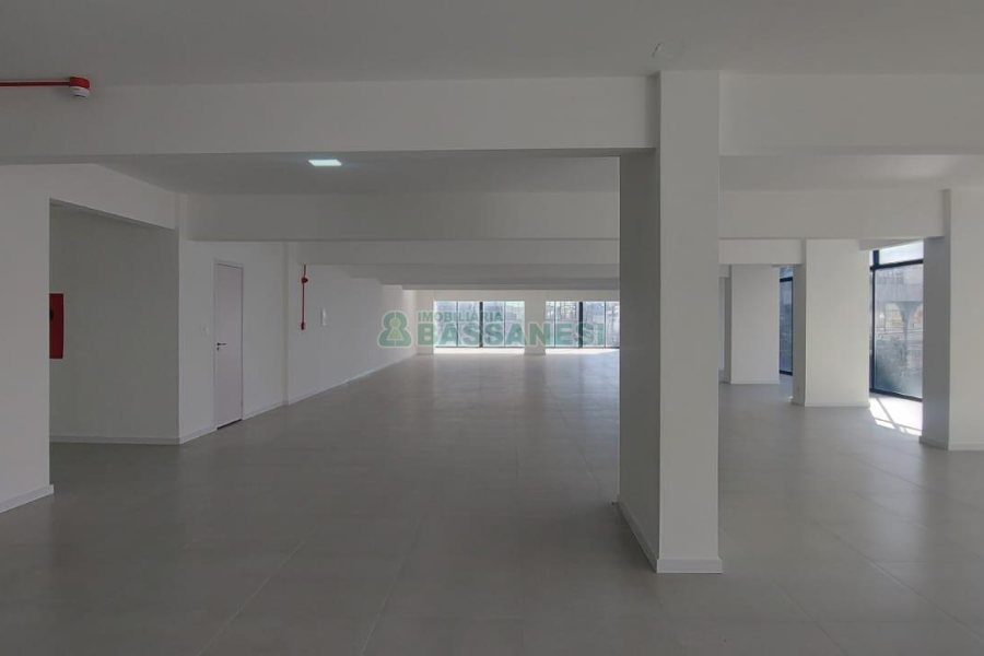 Sala com 450m², no bairro Centro em Caxias do Sul para Alugar