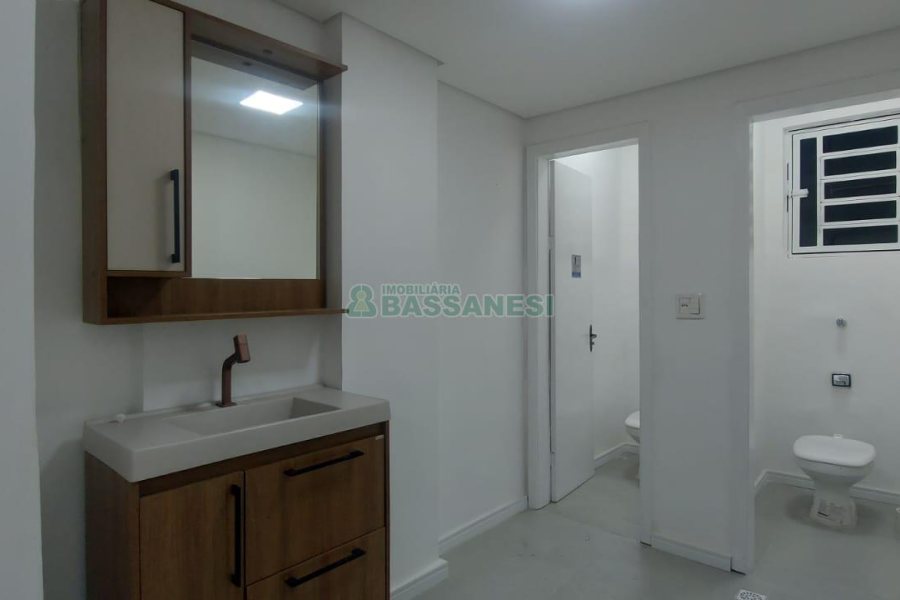 Sala com 450m², no bairro Centro em Caxias do Sul para Alugar