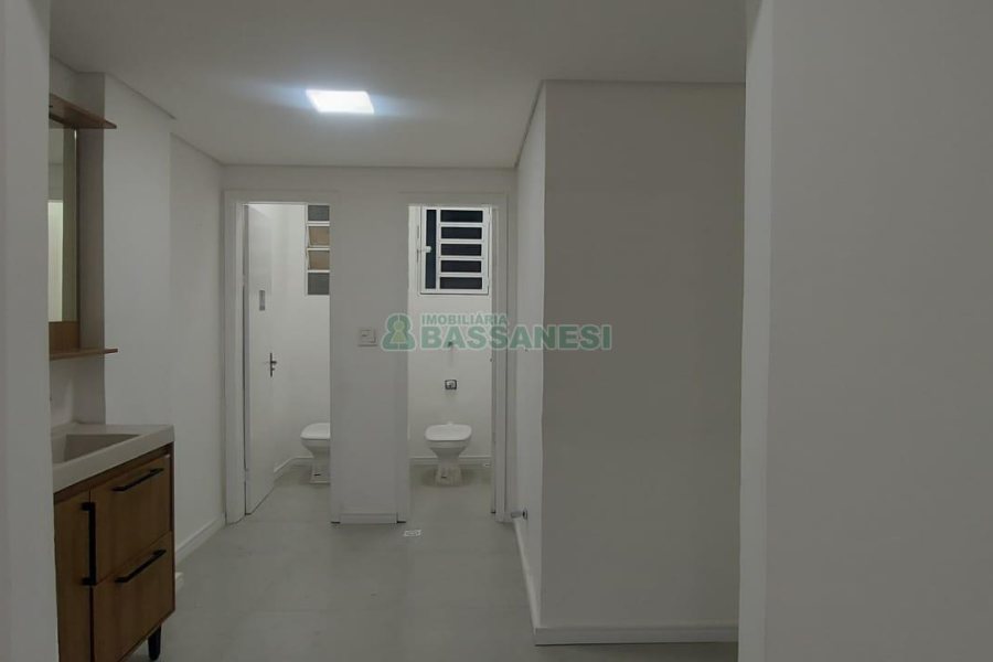 Sala com 450m², no bairro Centro em Caxias do Sul para Alugar