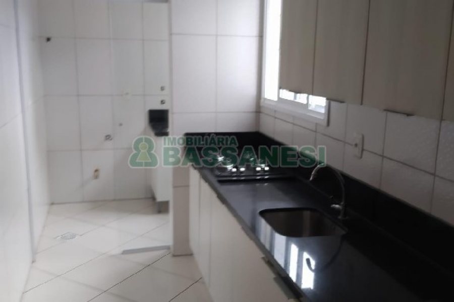 Apto Mobiliado com 56m², 2 dormitórios, 1 vaga, no bairro Charqueadas em Caxias do Sul para Comprar