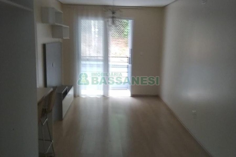 Apto Mobiliado com 56m², 2 dormitórios, 1 vaga, no bairro Charqueadas em Caxias do Sul para Comprar