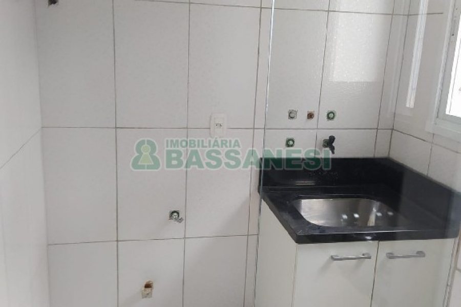 Apto Mobiliado com 56m², 2 dormitórios, 1 vaga, no bairro Charqueadas em Caxias do Sul para Comprar