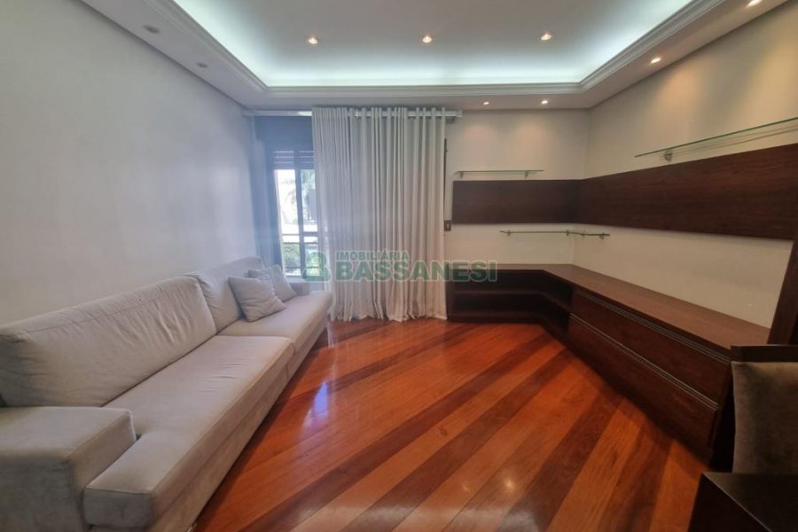 Apto Mobiliado com 133m², 3 dormitórios, 1 vaga, no bairro Pio X em Caxias do Sul para Alugar