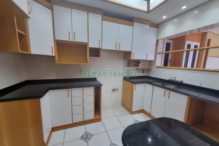 Apto Mobiliado com 133m², 3 dormitórios, 1 vaga, no bairro Pio X em Caxias do Sul para Alugar