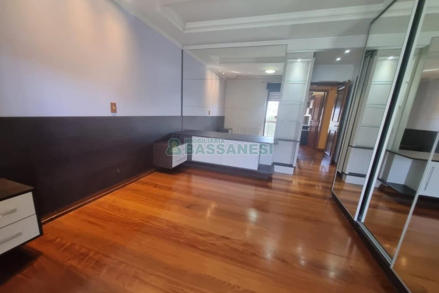 Apto Mobiliado com 133m², 3 dormitórios, 1 vaga, no bairro Pio X em Caxias do Sul para Alugar