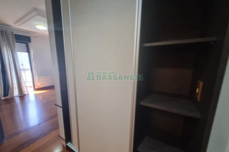 Apto Mobiliado com 133m², 3 dormitórios, 1 vaga, no bairro Pio X em Caxias do Sul para Alugar