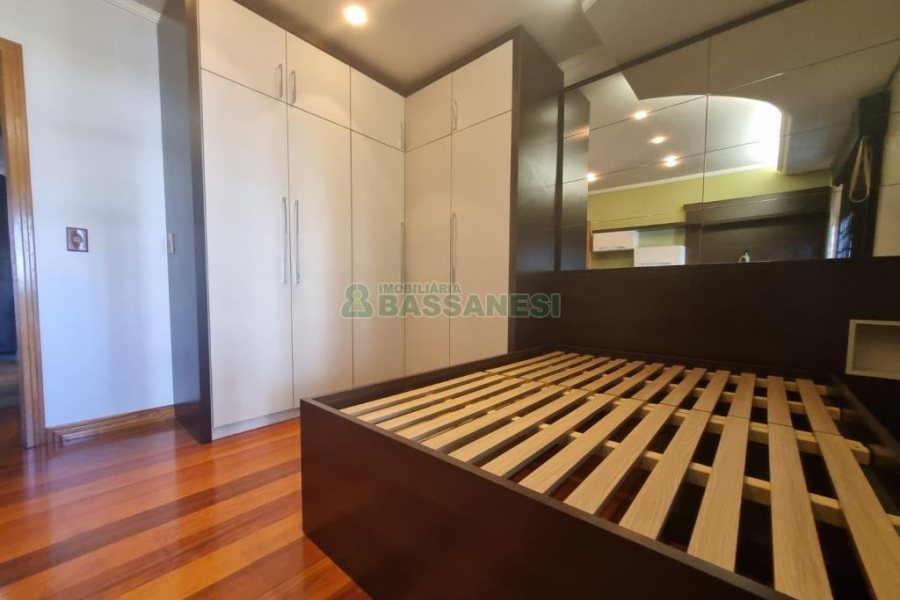 Apto Mobiliado com 133m², 3 dormitórios, 1 vaga, no bairro Pio X em Caxias do Sul para Alugar