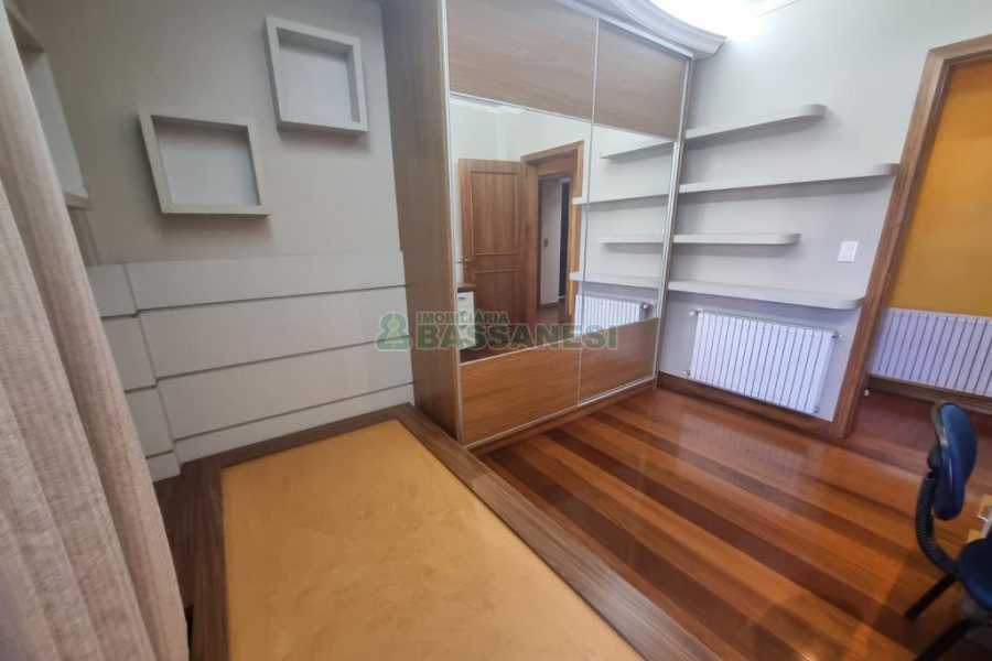 Apto Mobiliado com 133m², 3 dormitórios, 1 vaga, no bairro Pio X em Caxias do Sul para Alugar