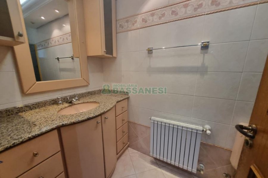 Apto Mobiliado com 133m², 3 dormitórios, 1 vaga, no bairro Pio X em Caxias do Sul para Alugar