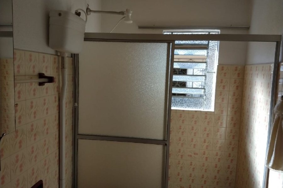 Casa com 88m², 5 dormitórios, 3 vagas, no bairro Petrópolis em Caxias do Sul para Comprar