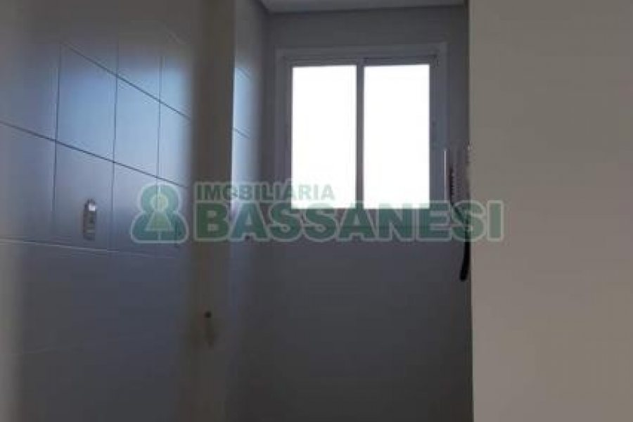 Apartamento com 43m², 2 dormitórios, 1 vaga, no bairro Desvio Rizzo em Caxias do Sul para Alugar