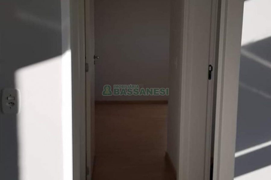 Apartamento com 43m², 2 dormitórios, 1 vaga, no bairro Desvio Rizzo em Caxias do Sul para Alugar