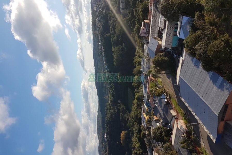 Apartamento com 43m², 2 dormitórios, 1 vaga, no bairro Desvio Rizzo em Caxias do Sul para Alugar