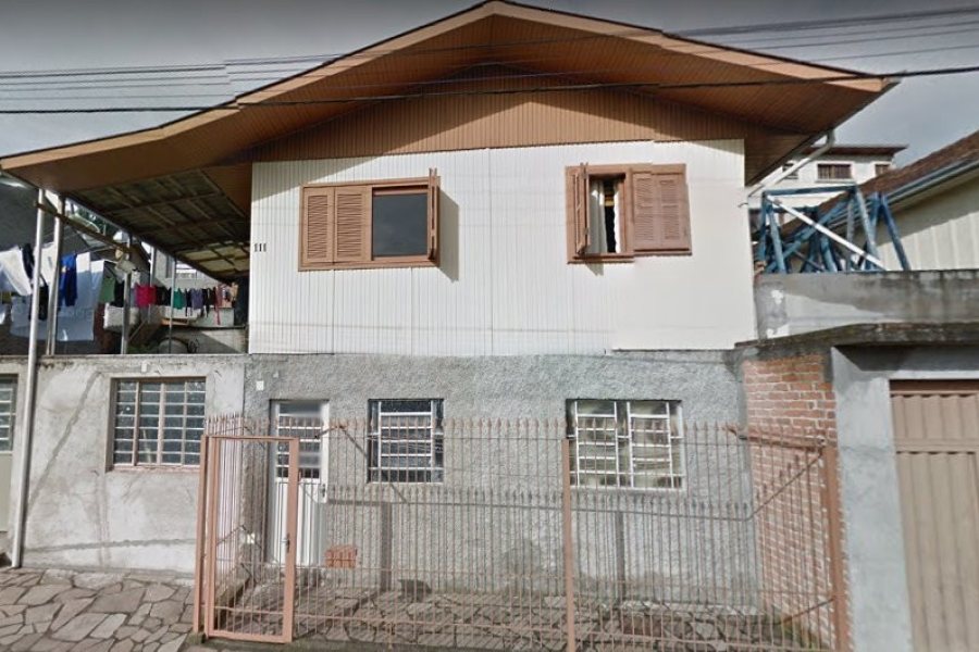 Casa com 140m², 3 dormitórios, 1 vaga, no bairro Marechal Floriano em Caxias do Sul para Comprar