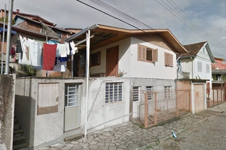 Casa com 140m², 3 dormitórios, 1 vaga, no bairro Marechal Floriano em Caxias do Sul para Comprar
