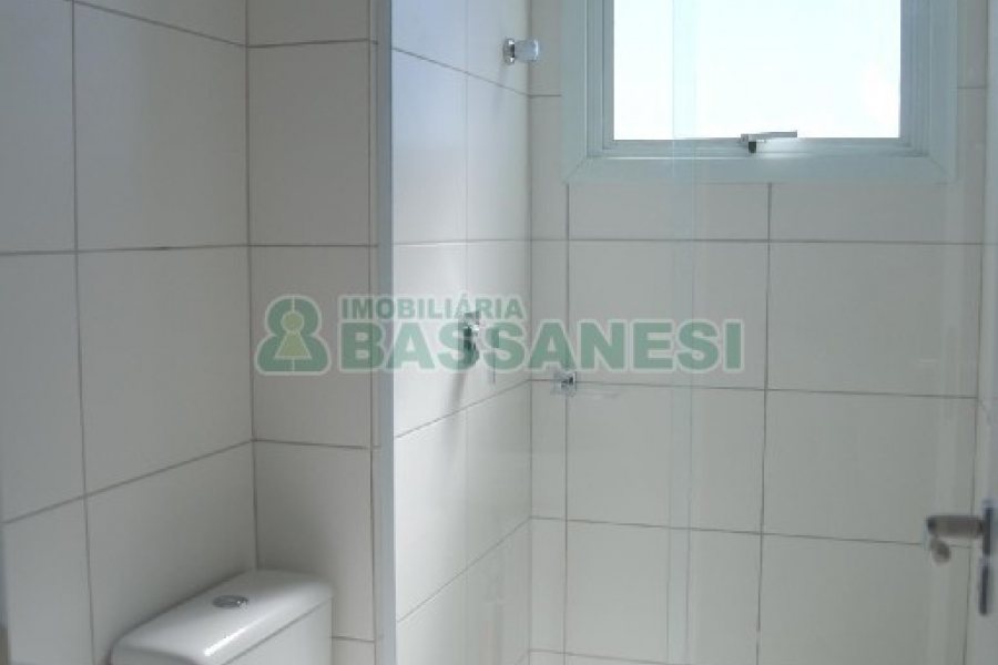 Apartamento com 58m², 2 dormitórios, 1 vaga, no bairro São Pelegrino em Caxias do Sul para Alugar