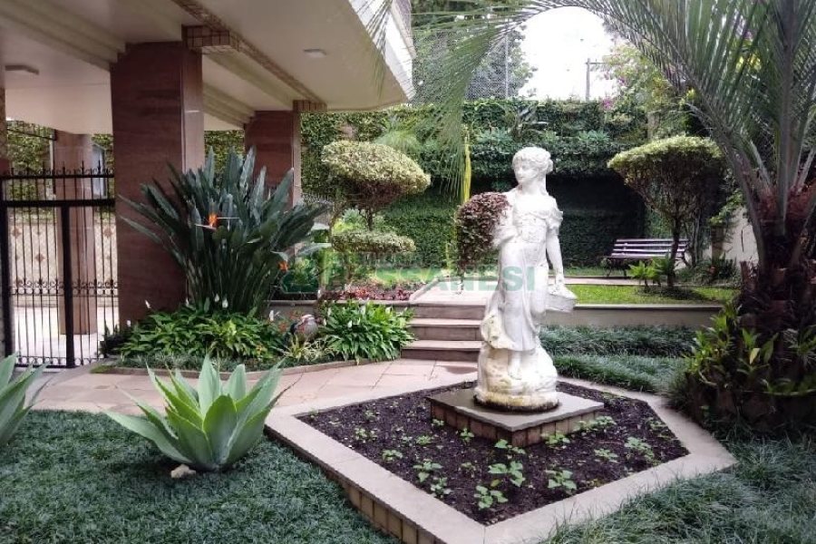 Apto Mobiliado com 242m², 3 dormitórios, 5 vagas, no bairro Panazzolo em Caxias do Sul para Comprar