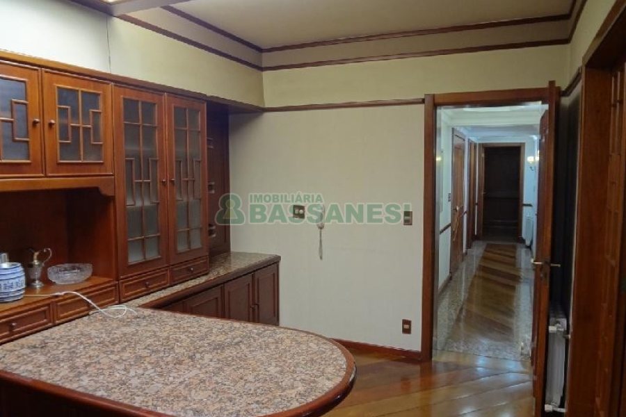 Apto Mobiliado com 242m², 3 dormitórios, 5 vagas, no bairro Panazzolo em Caxias do Sul para Comprar