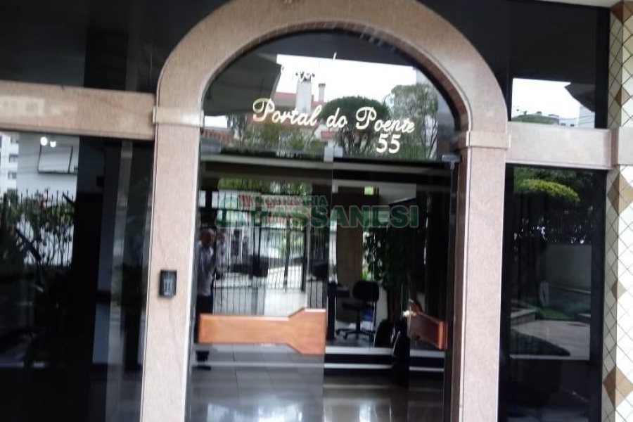 Apto Mobiliado com 242m², 3 dormitórios, 5 vagas, no bairro Panazzolo em Caxias do Sul para Comprar