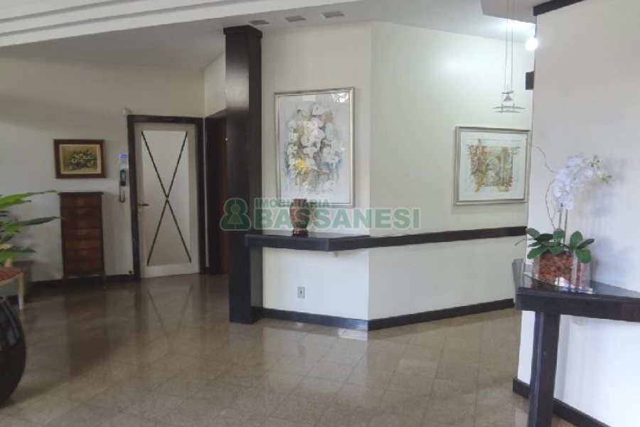 Apto Mobiliado com 242m², 3 dormitórios, 5 vagas, no bairro Panazzolo em Caxias do Sul para Comprar