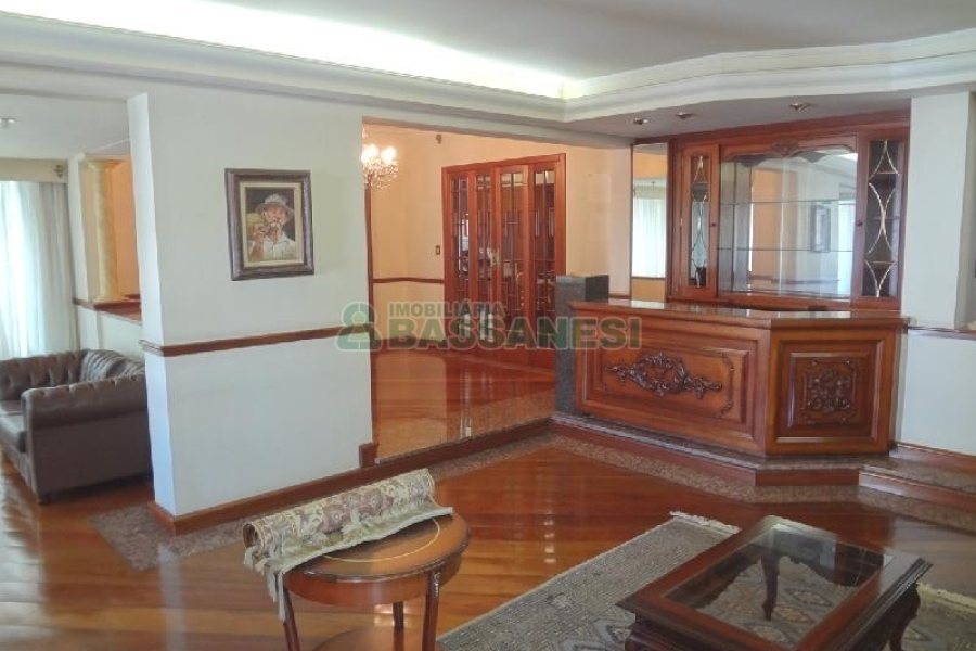 Apto Mobiliado com 242m², 3 dormitórios, 5 vagas, no bairro Panazzolo em Caxias do Sul para Comprar