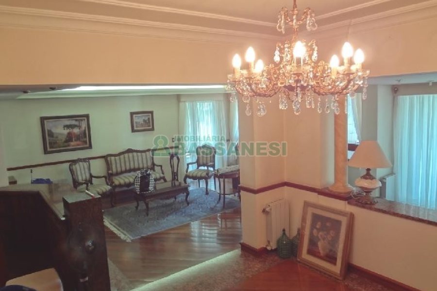 Apto Mobiliado com 242m², 3 dormitórios, 5 vagas, no bairro Panazzolo em Caxias do Sul para Comprar