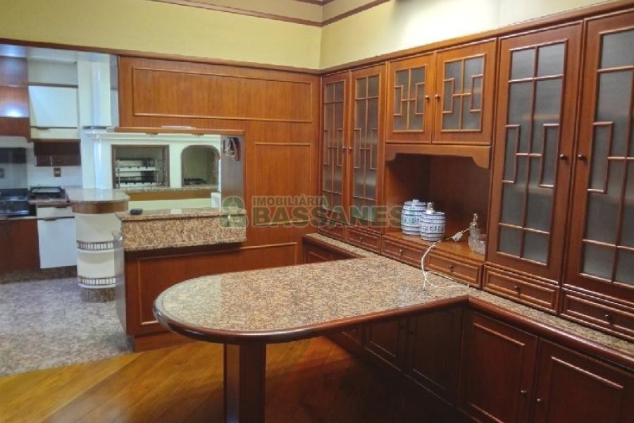 Apto Mobiliado com 242m², 3 dormitórios, 5 vagas, no bairro Panazzolo em Caxias do Sul para Comprar