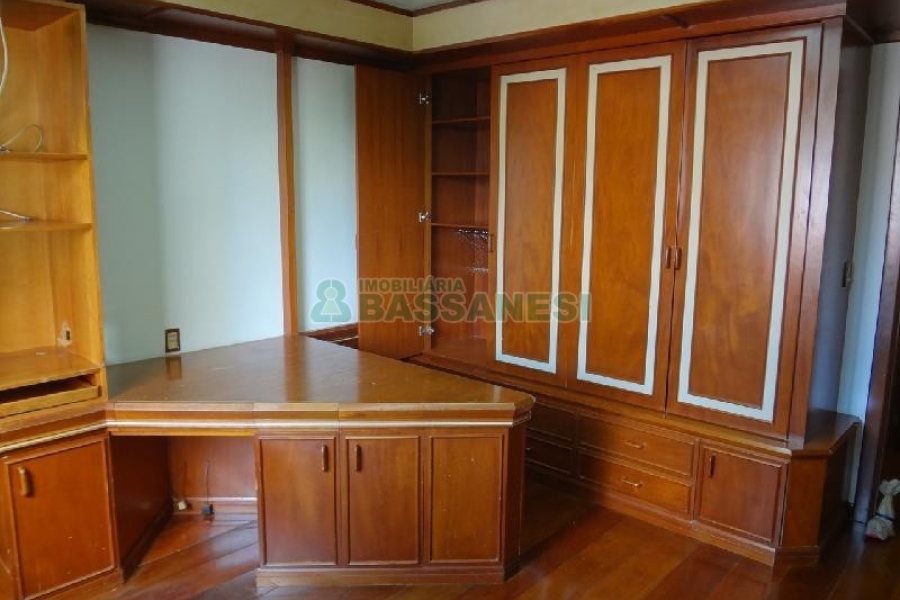 Apto Mobiliado com 242m², 3 dormitórios, 5 vagas, no bairro Panazzolo em Caxias do Sul para Comprar