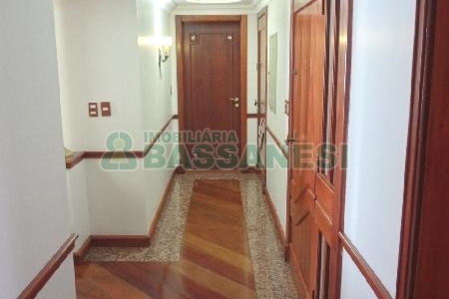 Apto Mobiliado com 242m², 3 dormitórios, 5 vagas, no bairro Panazzolo em Caxias do Sul para Comprar