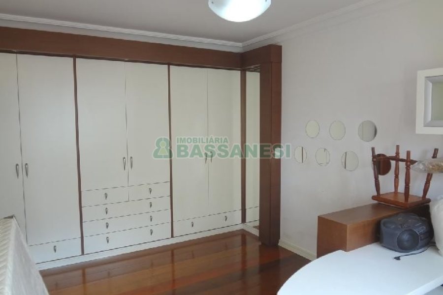 Apto Mobiliado com 242m², 3 dormitórios, 5 vagas, no bairro Panazzolo em Caxias do Sul para Comprar