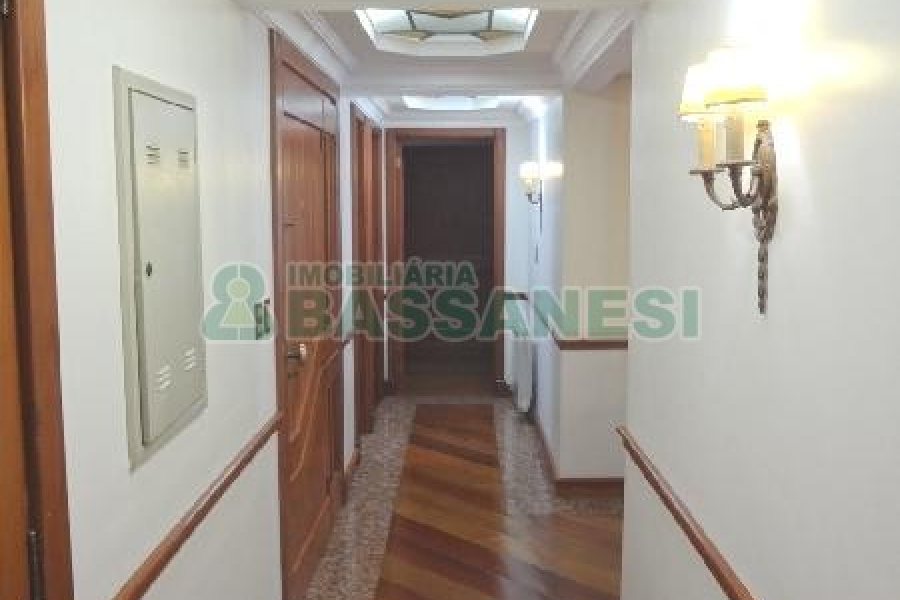 Apto Mobiliado com 242m², 3 dormitórios, 5 vagas, no bairro Panazzolo em Caxias do Sul para Comprar