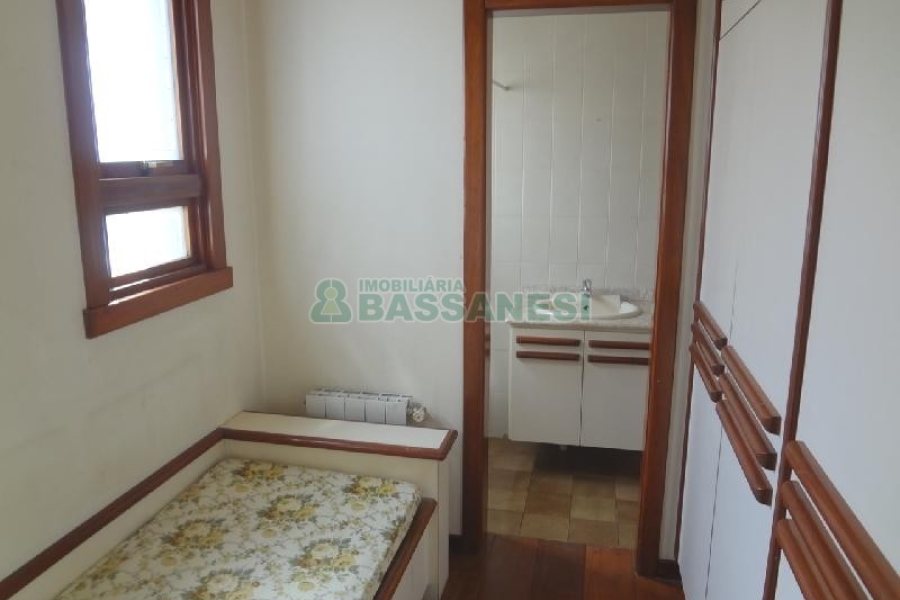 Apto Mobiliado com 242m², 3 dormitórios, 5 vagas, no bairro Panazzolo em Caxias do Sul para Comprar