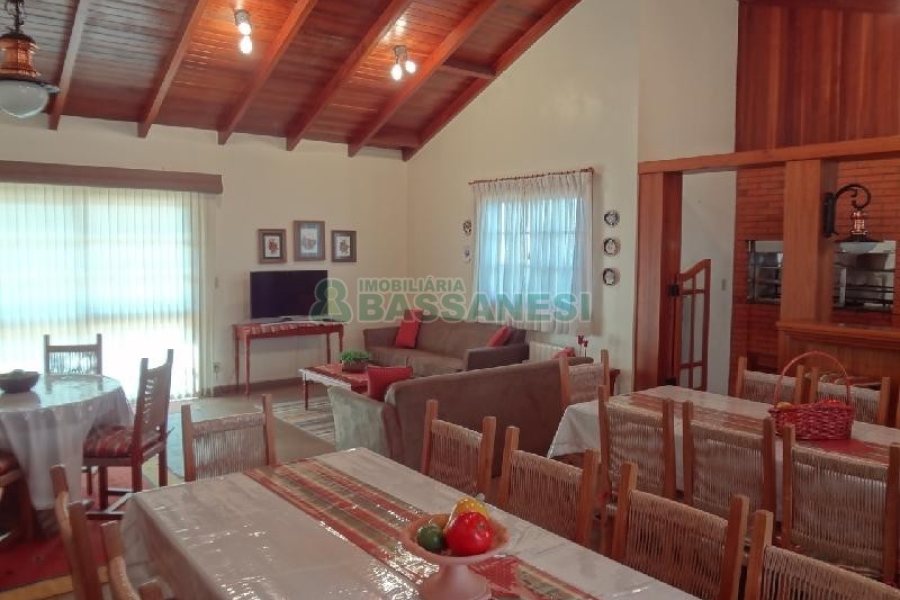 Apto Mobiliado com 242m², 3 dormitórios, 5 vagas, no bairro Panazzolo em Caxias do Sul para Comprar