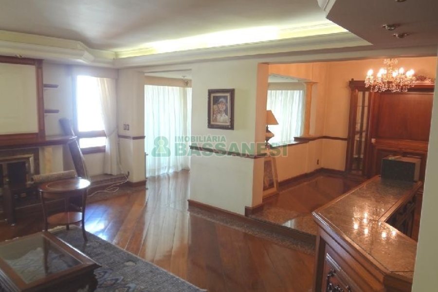 Apto Mobiliado com 242m², 3 dormitórios, 5 vagas, no bairro Panazzolo em Caxias do Sul para Comprar