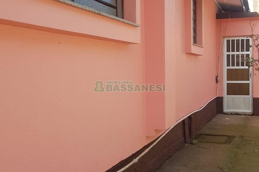 Chácara com 250m², 3 dormitórios, no bairro Conceição em Caxias do Sul para Comprar