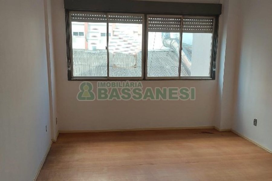 Sala com 52m², no bairro Centro em Caxias do Sul para Alugar