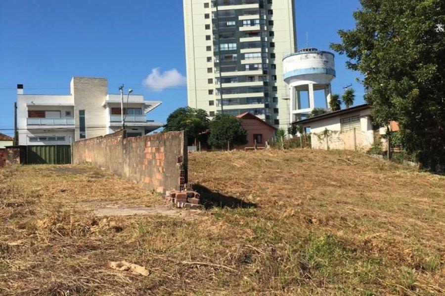 Terreno com 1665m², no bairro Sagrada Família em Caxias do Sul para Comprar