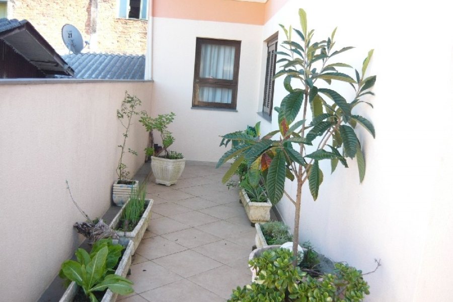 Casa com 500m², 4 dormitórios, 4 vagas, no bairro Cristo Redentor em Caxias do Sul para Comprar