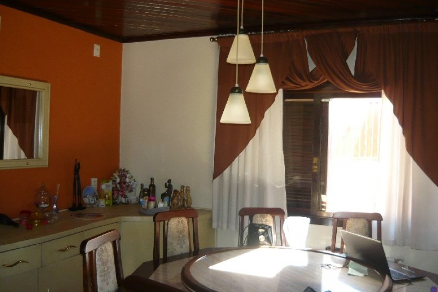 Casa com 500m², 4 dormitórios, 4 vagas, no bairro Cristo Redentor em Caxias do Sul para Comprar