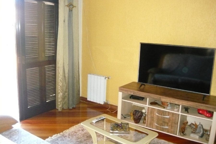 Casa com 500m², 4 dormitórios, 4 vagas, no bairro Cristo Redentor em Caxias do Sul para Comprar