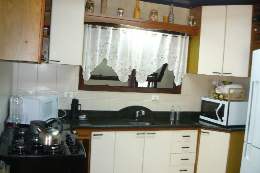 Casa com 500m², 4 dormitórios, 4 vagas, no bairro Cristo Redentor em Caxias do Sul para Comprar