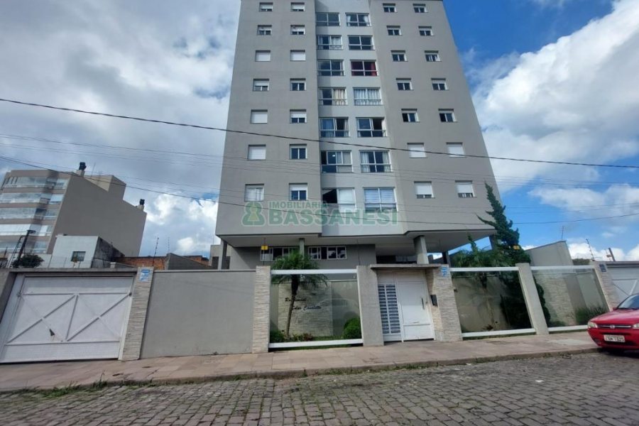 Apartamento com 72m², 3 dormitórios, 1 vaga, no bairro Madureira em Caxias do Sul para Comprar