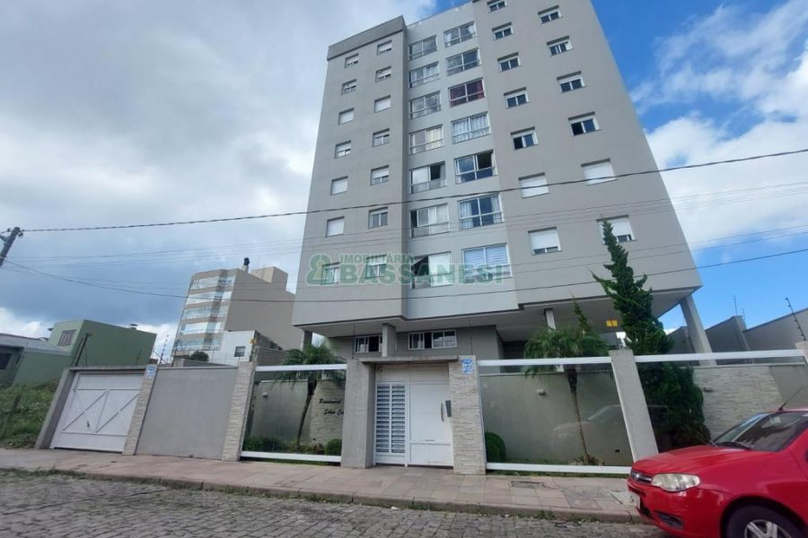 Apartamento com 72m², 3 dormitórios, 1 vaga, no bairro Madureira em Caxias do Sul para Comprar