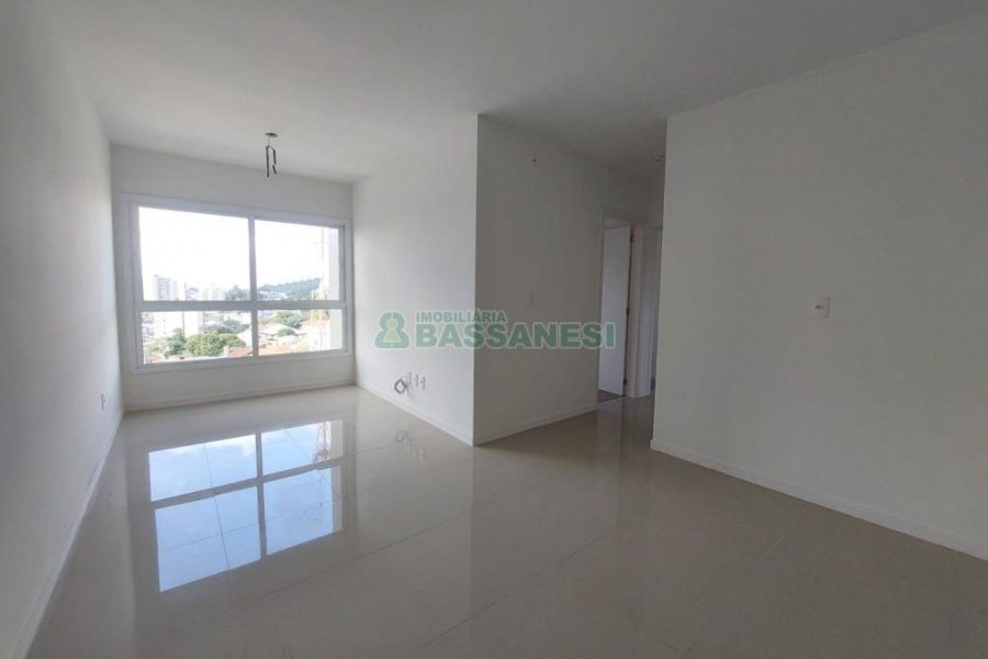 Apartamento com 72m², 3 dormitórios, 1 vaga, no bairro Madureira em Caxias do Sul para Comprar