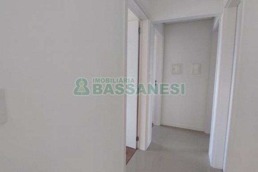 Apartamento com 72m², 3 dormitórios, 1 vaga, no bairro Madureira em Caxias do Sul para Comprar