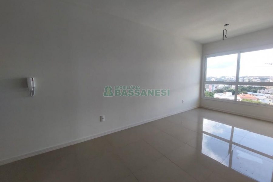 Apartamento com 72m², 3 dormitórios, 1 vaga, no bairro Madureira em Caxias do Sul para Comprar