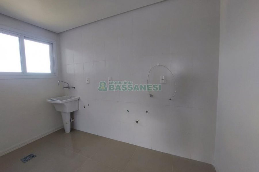 Apartamento com 72m², 3 dormitórios, 1 vaga, no bairro Madureira em Caxias do Sul para Comprar