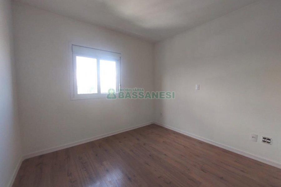 Apartamento com 72m², 3 dormitórios, 1 vaga, no bairro Madureira em Caxias do Sul para Comprar