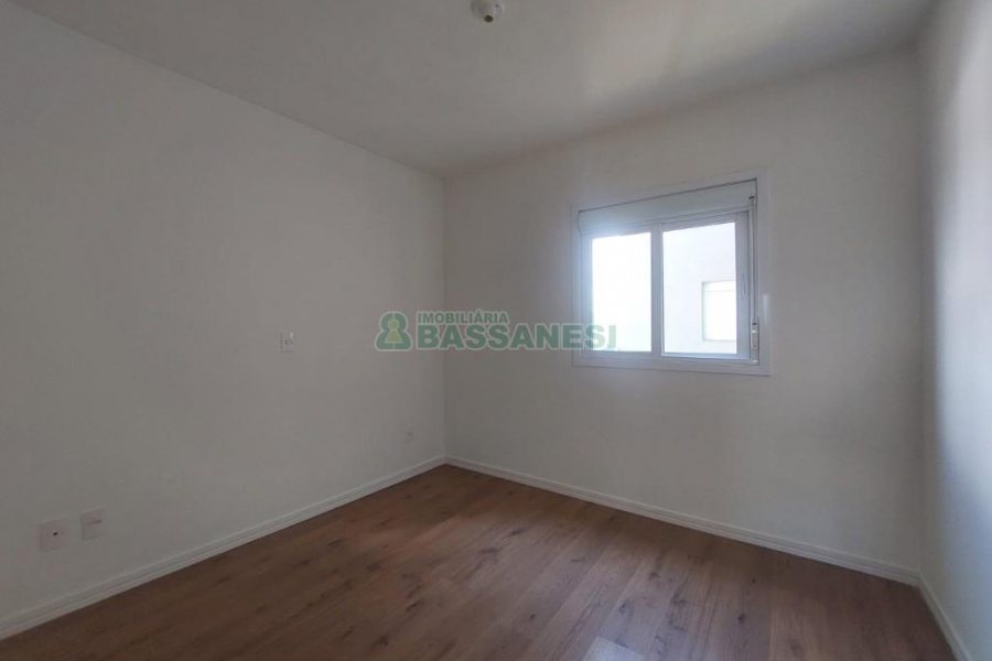 Apartamento com 72m², 3 dormitórios, 1 vaga, no bairro Madureira em Caxias do Sul para Comprar